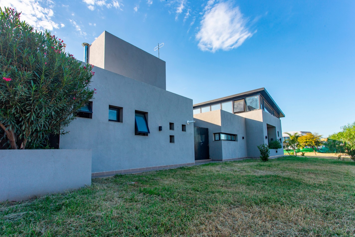 7 Soles Espectacular Casa desarrollada en una planta