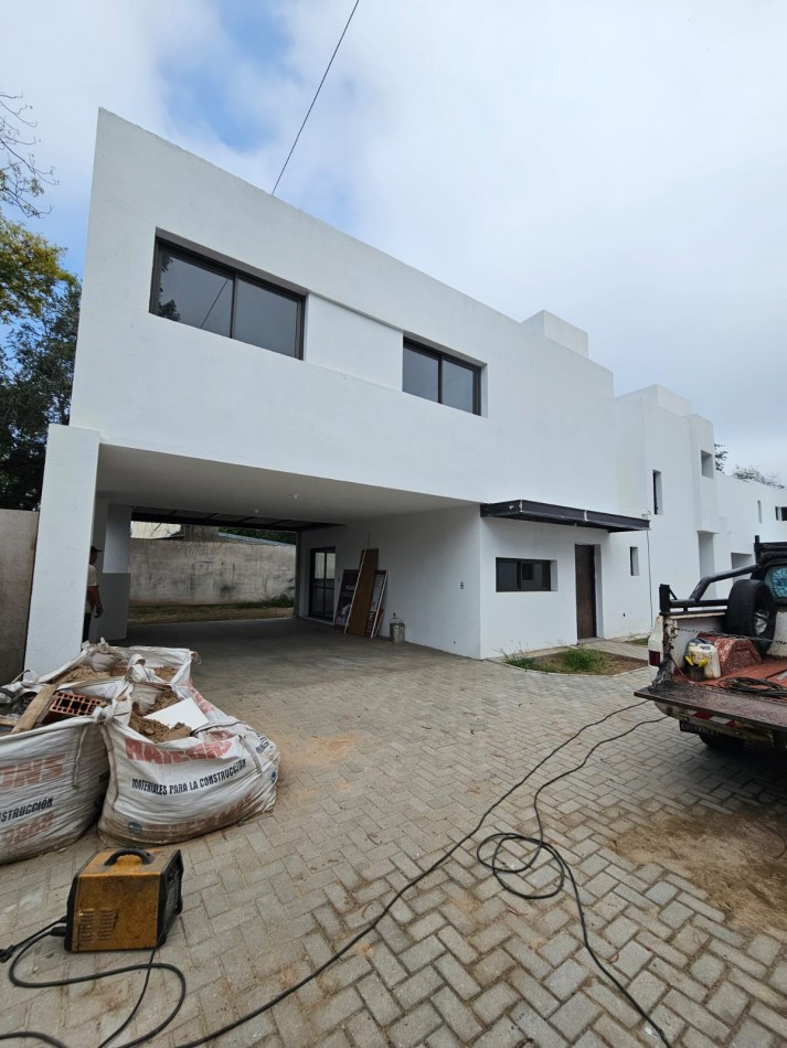 DUPLEX EN HOUSING 3 DORM 3 BAÑOS COCHERA DOBLE PARALELA